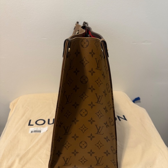 Louis Vuitton GIANT OnTheGo GM Tote - Picture 5 of 8